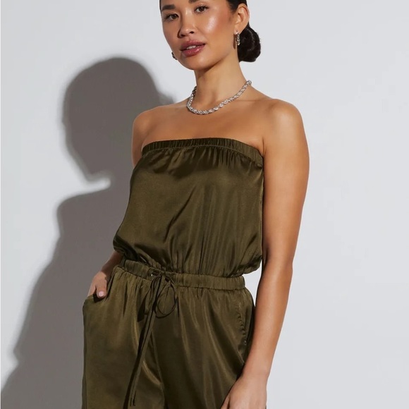 Vici Parisa Strapless Satin Tie Waist Jumpsuit Size Small - Picture 3 of 8